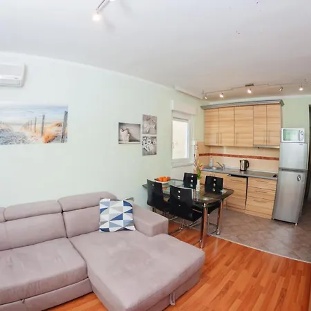 Apartment Elena *