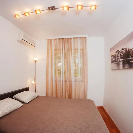 Elena Apartment *